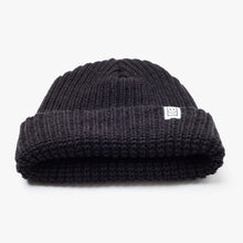 Load image into Gallery viewer, Chunky Knit Beanie (Black)