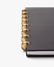 Load image into Gallery viewer, Discbound Heirloom Journal Bundle (Black Journal + 3 Refills)