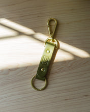 Load image into Gallery viewer, Leather Key Clip (Olive)