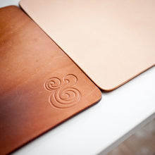 Load image into Gallery viewer, Premium Leather Mousepad XL (Natural)